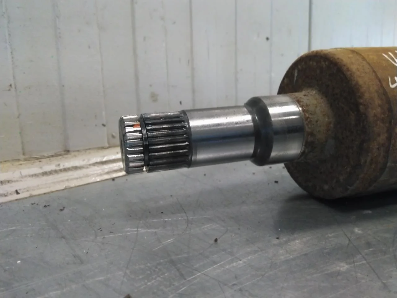 Ford MUSTANG MACH-E 2021- Rear left driveshaft view 3