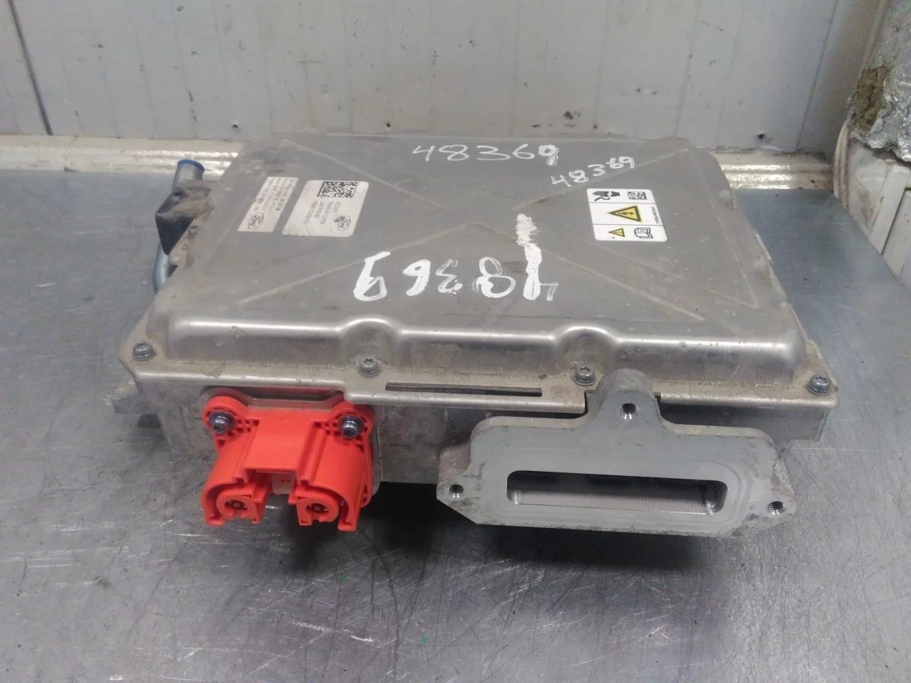 Ford MUSTANG MACH-E 2021- Inverter, 12-220V