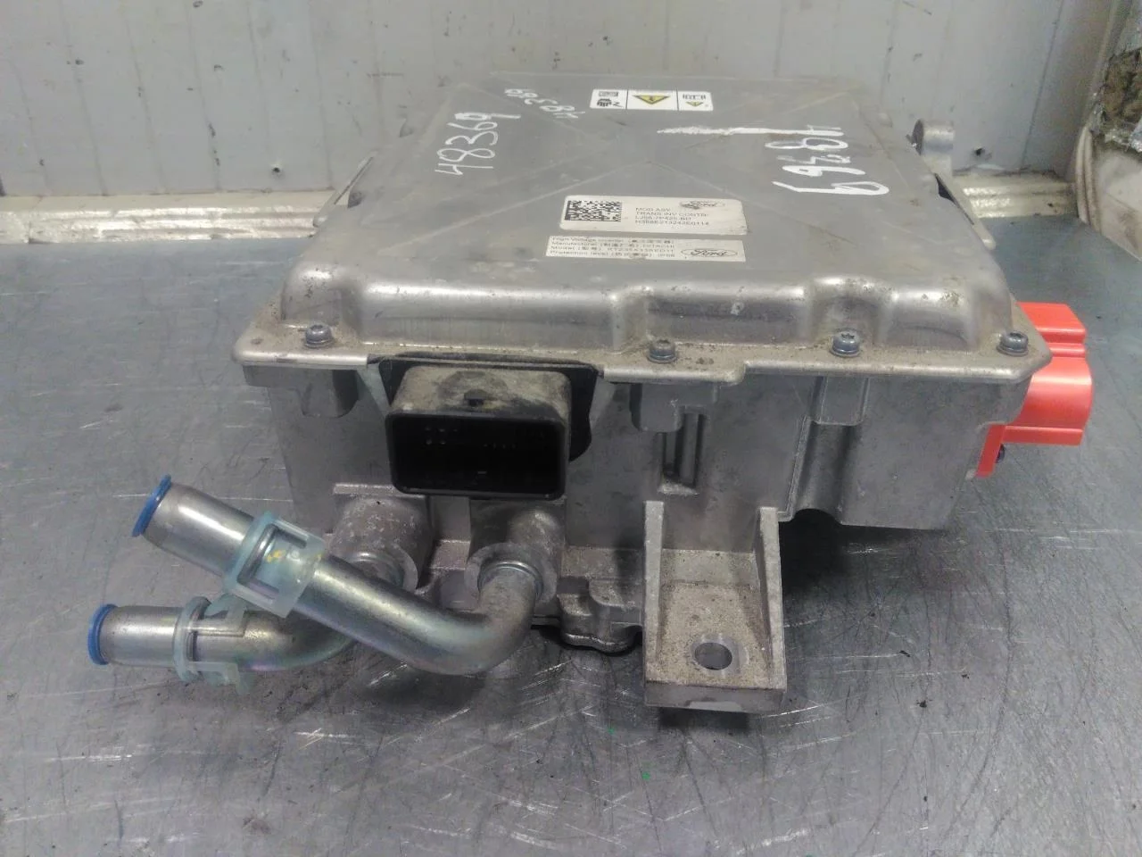 Ford MUSTANG MACH-E 2021- Inverter, 12-220V nézet 4