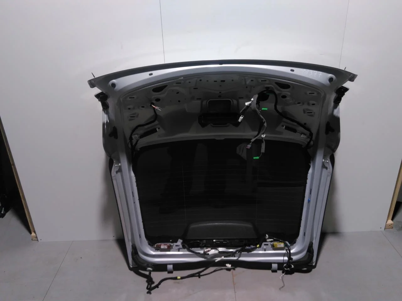 Polestar 2 2020- Trunk lid, sedan view 4