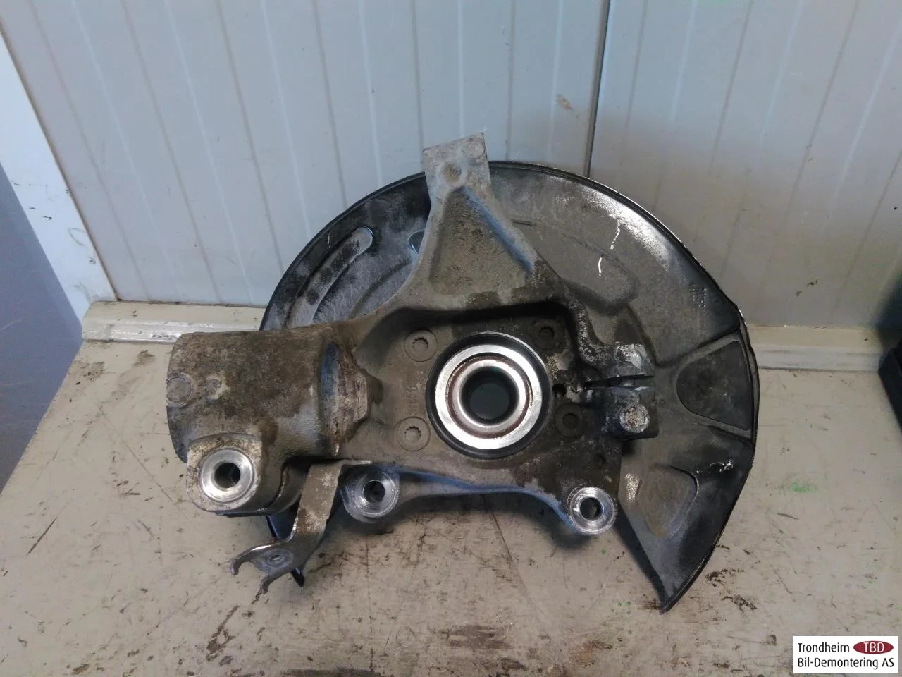 Polestar 2 2020- Front right steering knuckle view 2