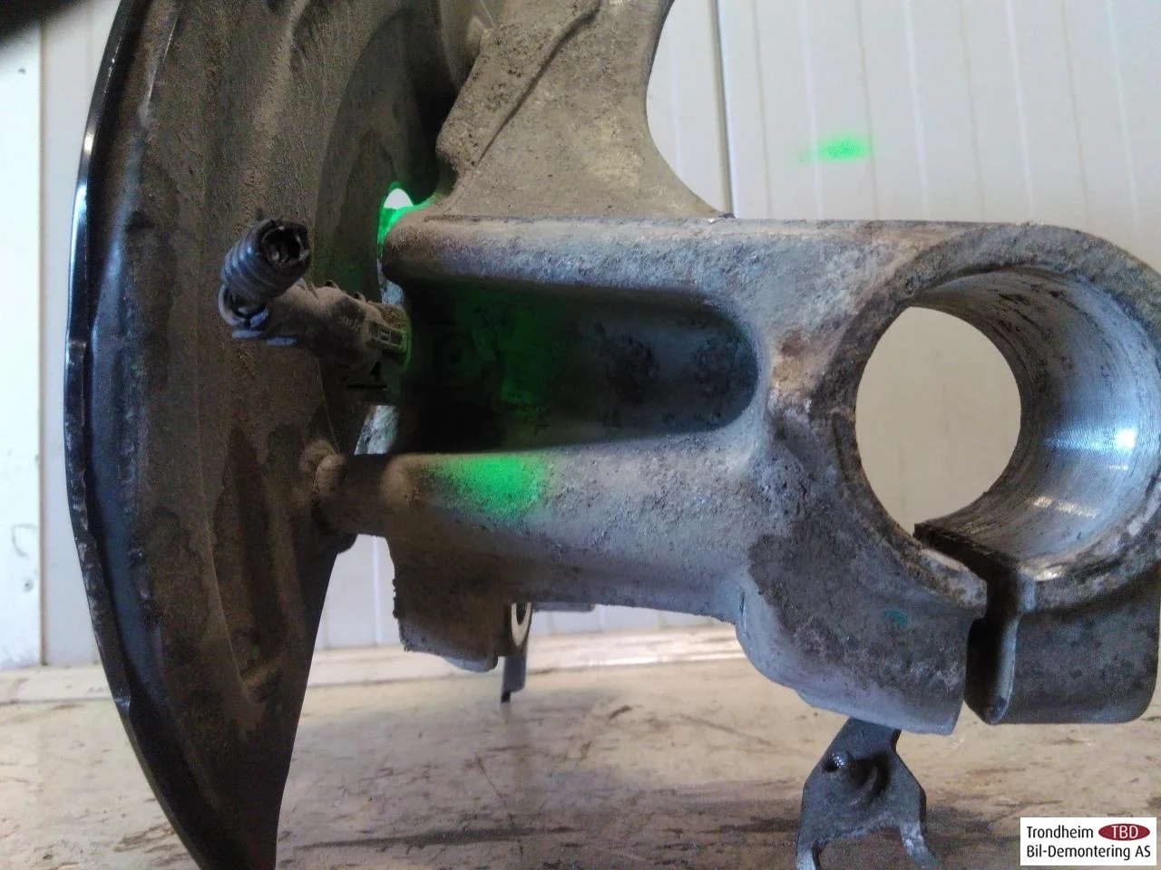 Polestar 2 2020- Front right steering knuckle view 3