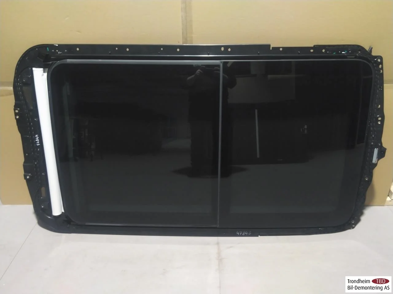 Hongqi E-HS9 2022- Sunroof