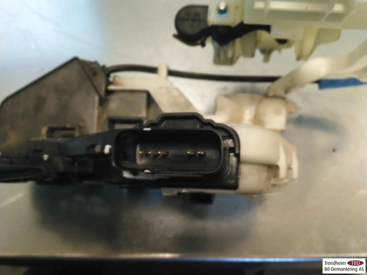 Kia SOUL 2009- Door lock housing view 3