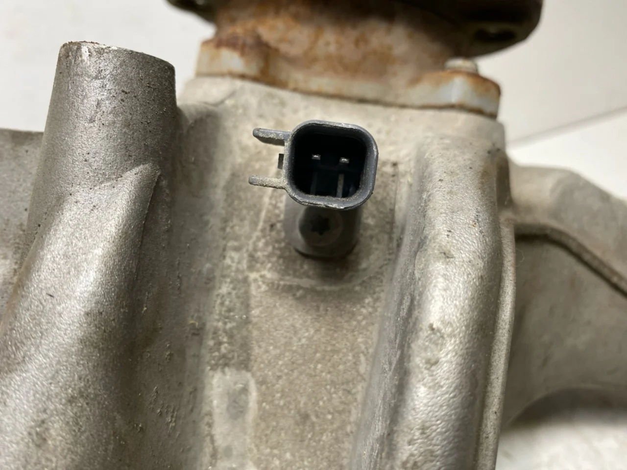 Polestar 2 2020- Front right steering knuckle view 3
