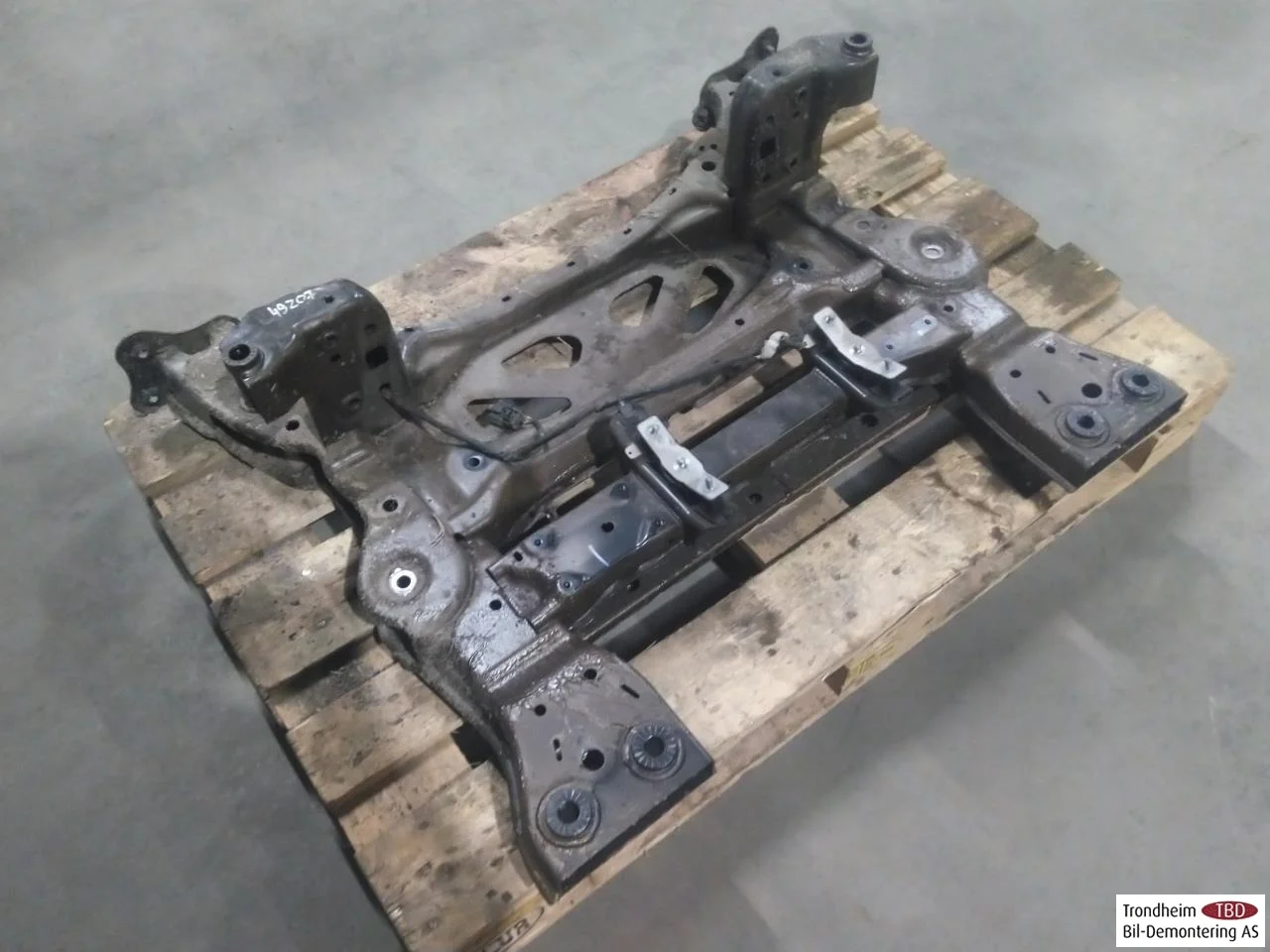 Mg MG4 EH32 2023- Első futómű merevítő (gerenda) nézet 2