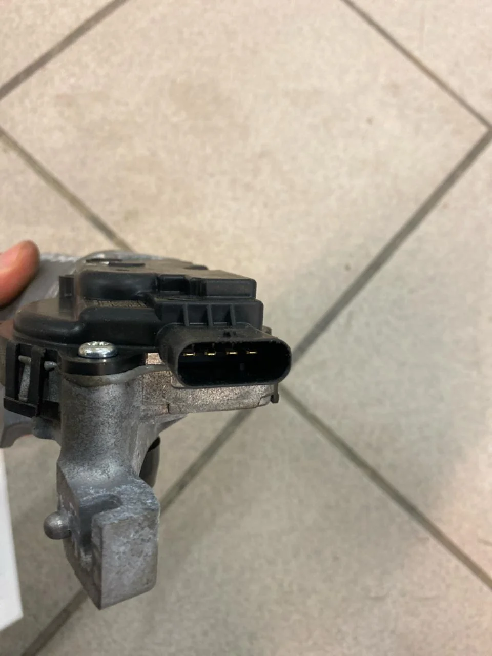 Mini MINI ONE/COOPER 3DR F56 2014-24 Windshield wiper motor view 3