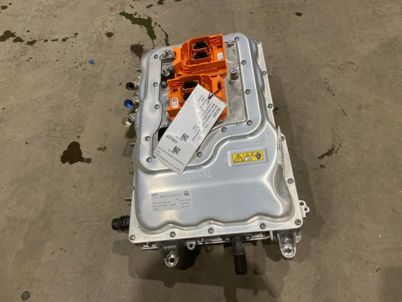 Mini MINI ONE/COOPER 3DR F56 2014-24 Akkumulátortöltő nézet 2