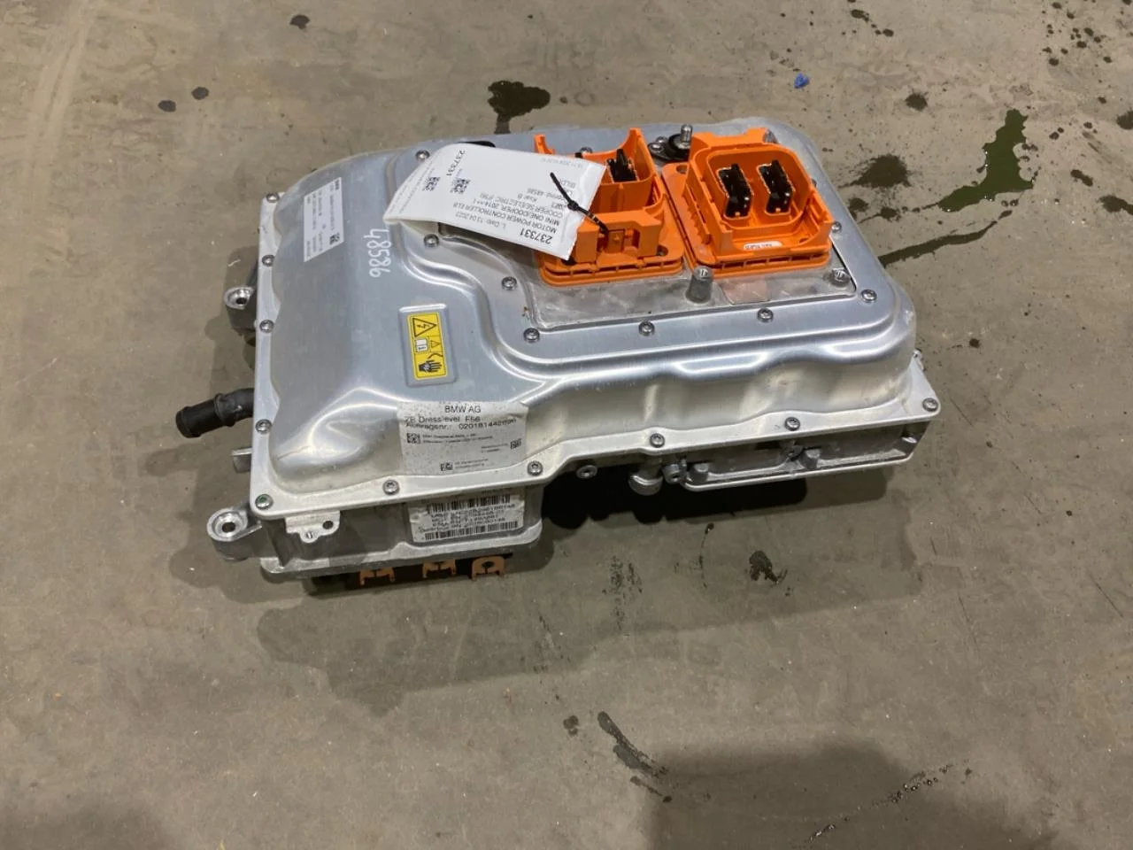Mini MINI ONE/COOPER 3DR F56 2014-24 Akkumulátortöltő nézet 3