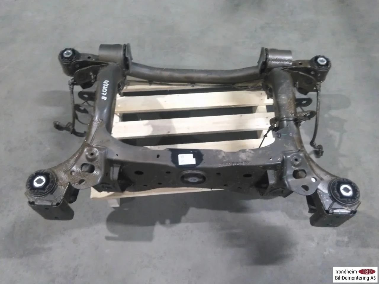 Mg MG4 EH32 2023- Traversă punte spate / cadru auxiliar