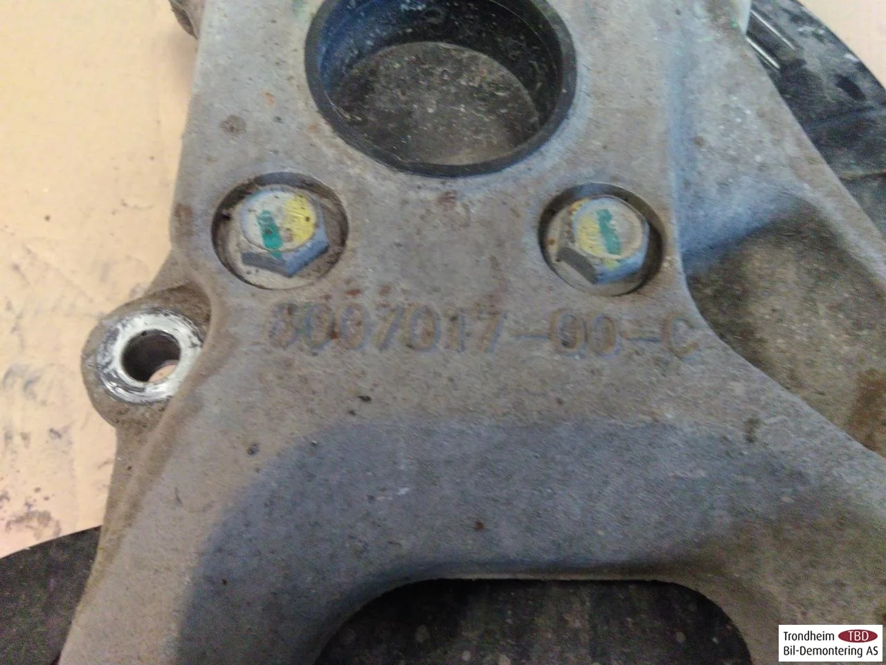 Tesla MODEL S 2013- Stub axle carrier, left front view 3