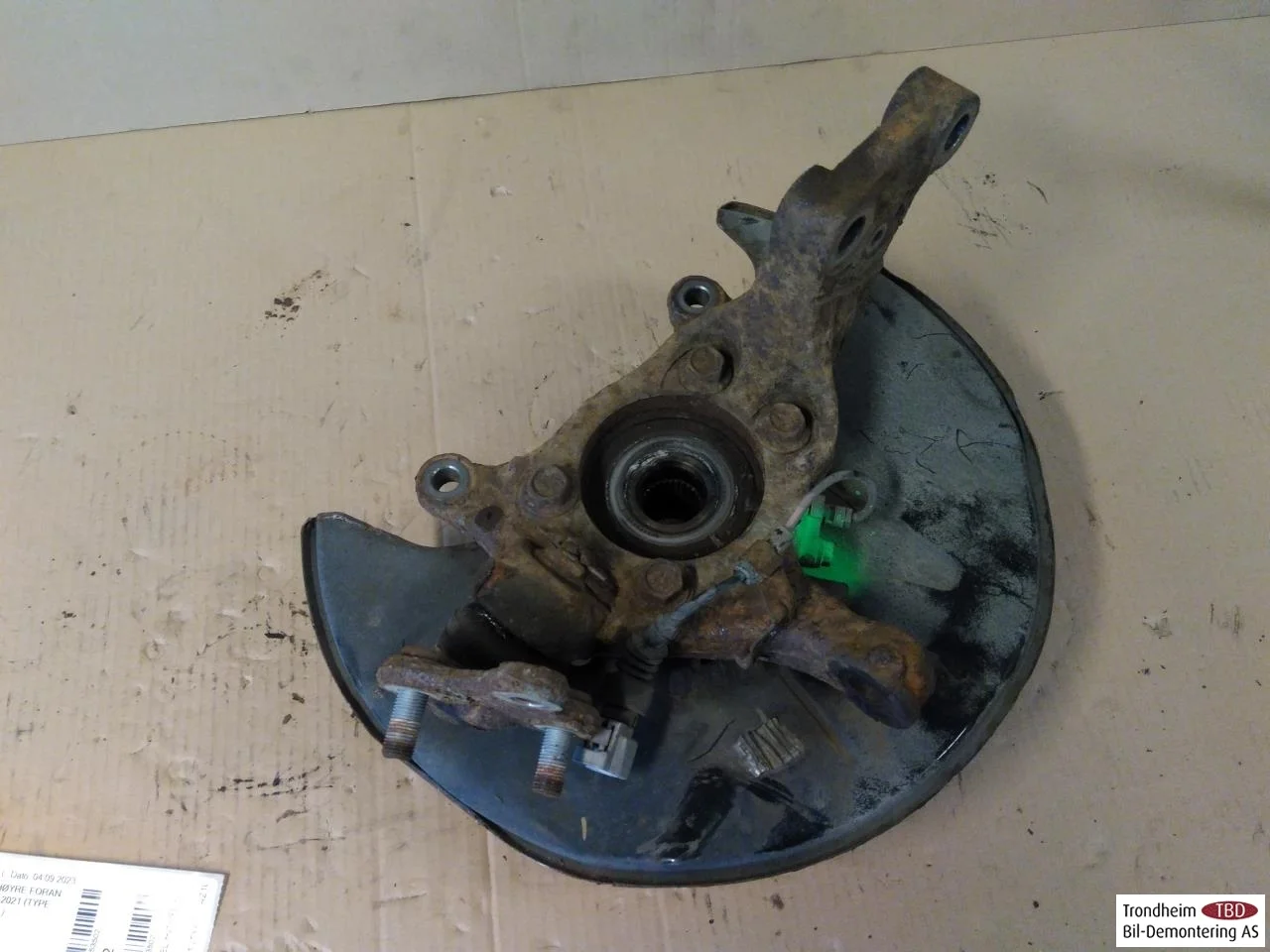 Lexus NX 300H 2015-21 Front right steering knuckle view 2