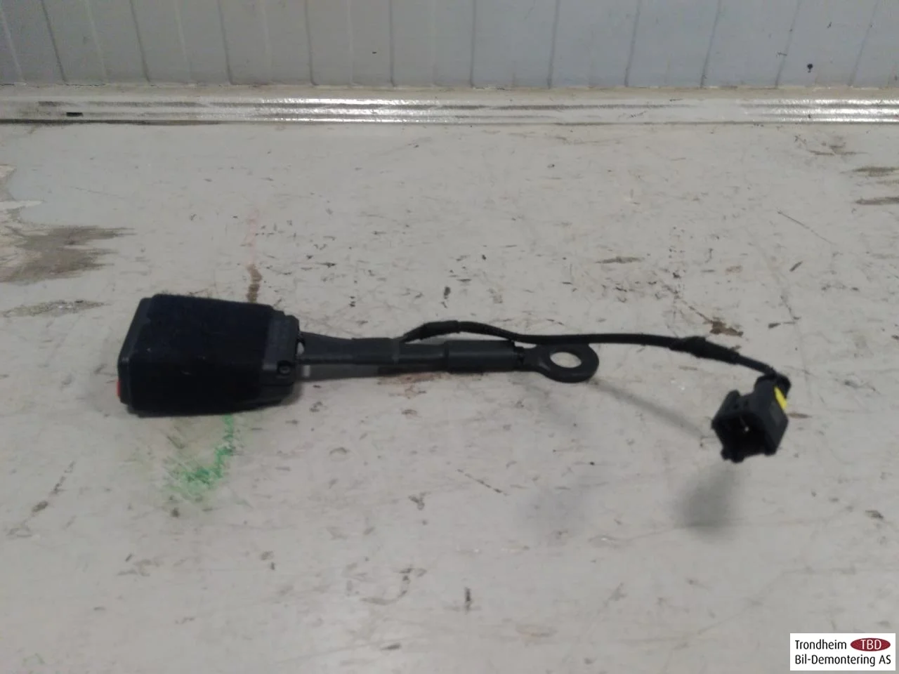 Peugeot 208/E-208 2020-> Seat belt buckle / anchor view 3