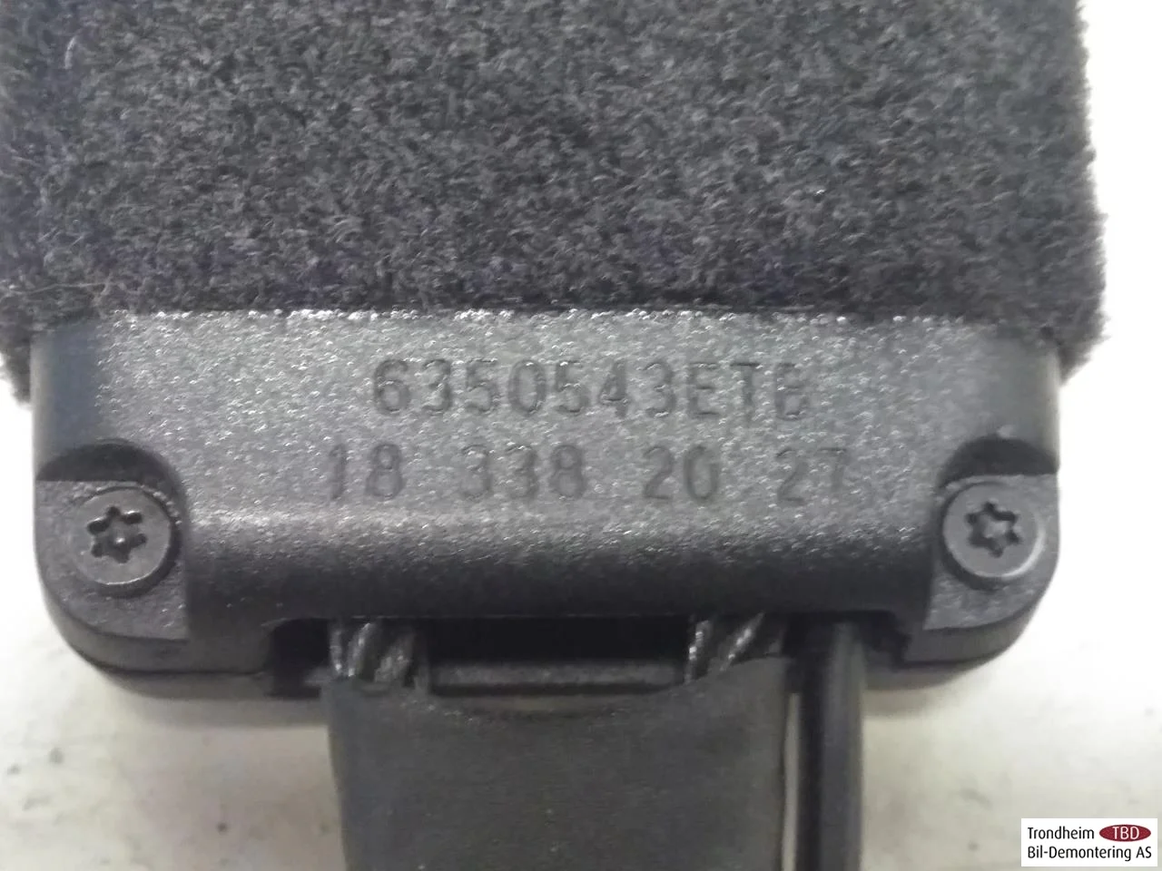 Peugeot 208/E-208 2020-> Seat belt buckle / anchor view 4