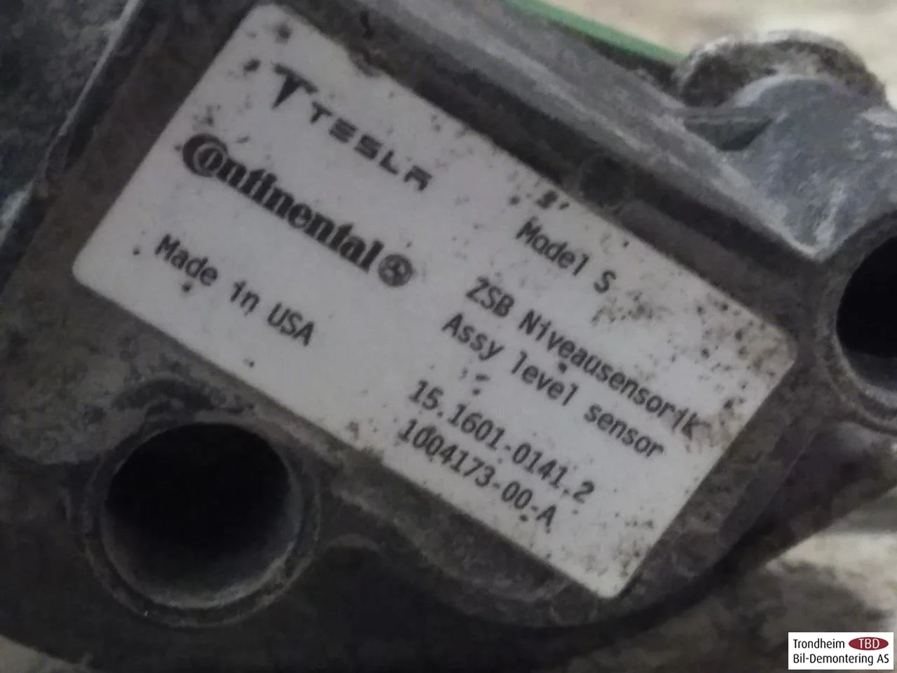 Tesla MODEL S 2013- Level control / air suspension sensor view 3