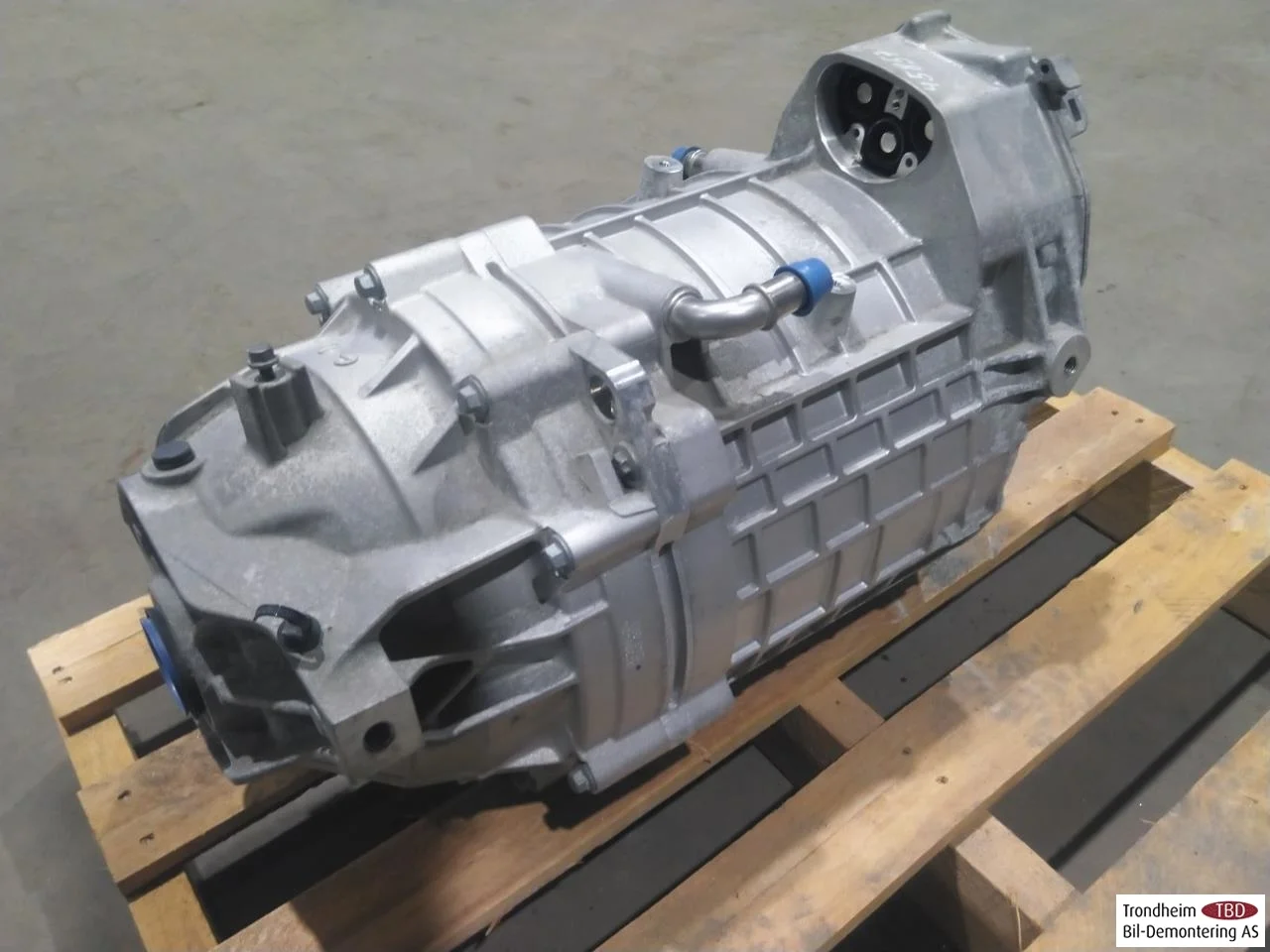 Polestar 2 2020- Rear electric motor view 2