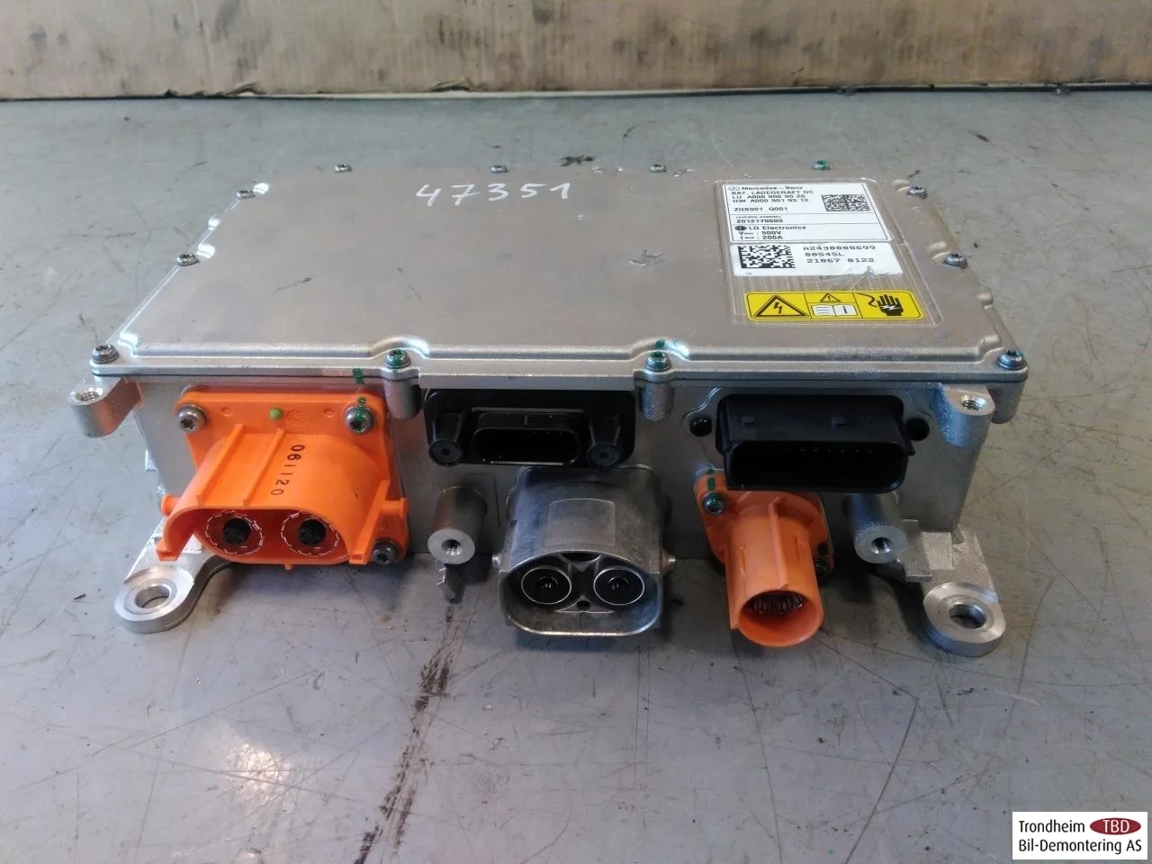 Mercedes EQA H243 2021- Feszültségátalakító, akkumulátor