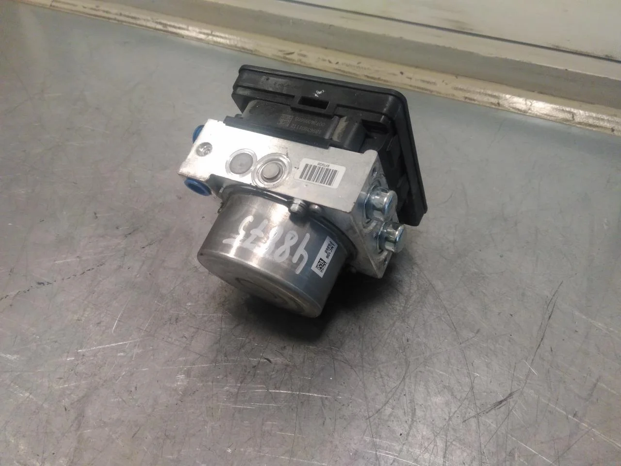 Volkswagen ID.3 2021- ABS hydraulic unit view 3