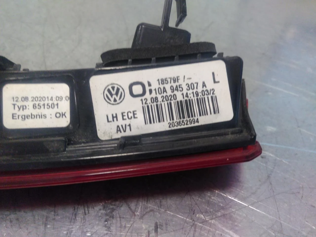 Volkswagen ID.3 2021- Lampă spate, stânga, pe hayon (interioară) vedere 3