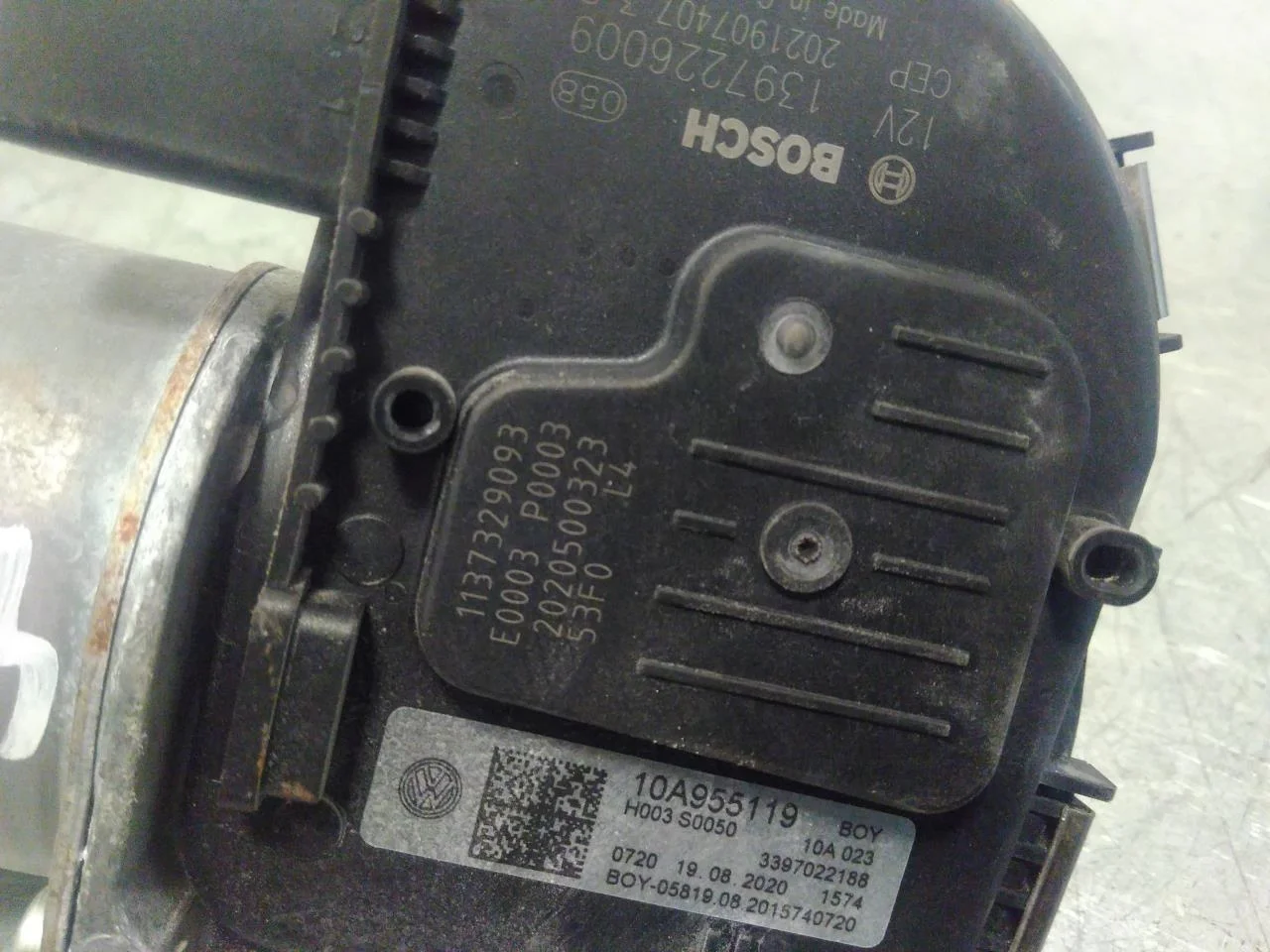 Volkswagen ID.3 2021- Windshield wiper motor view 3