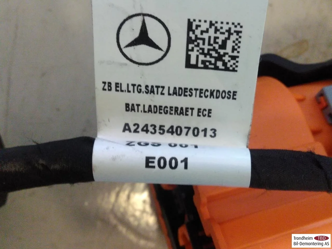 Mercedes EQA H243 2021- Capac port încărcare, electric / hibrid vedere 4