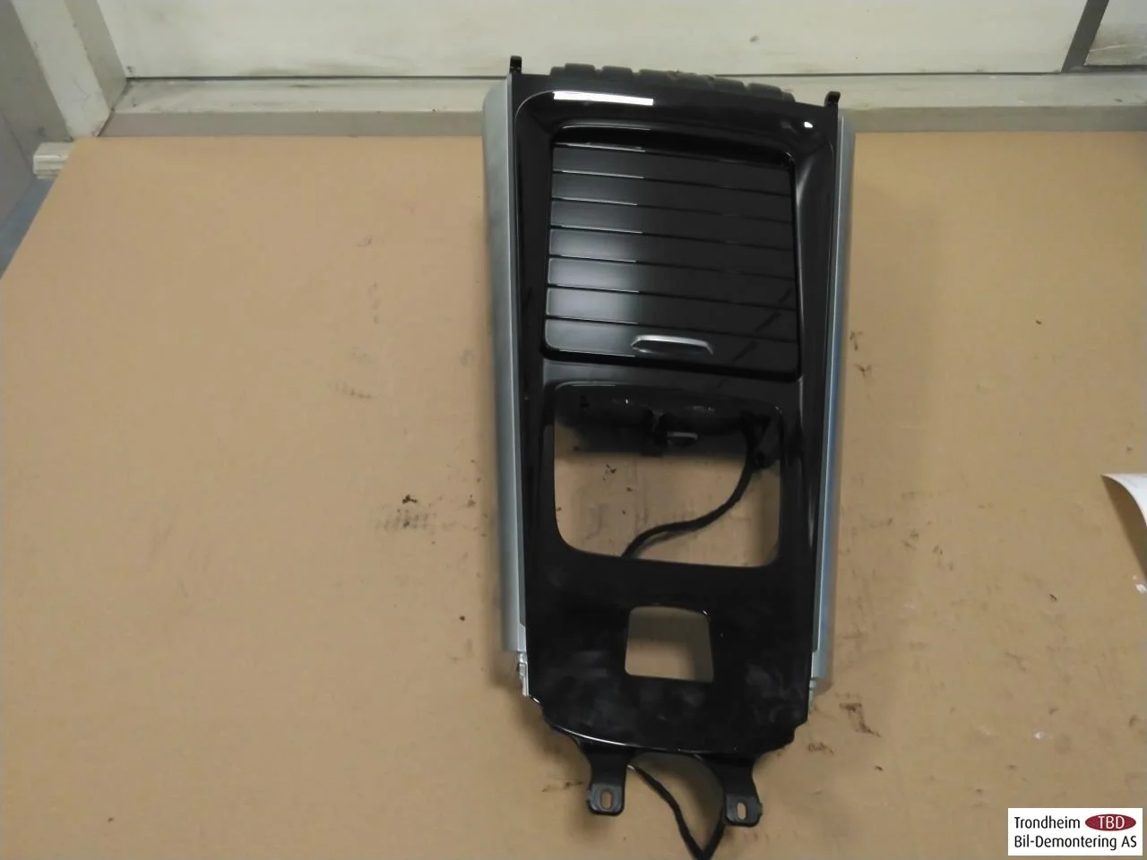Mercedes EQA H243 2021- Cup holder