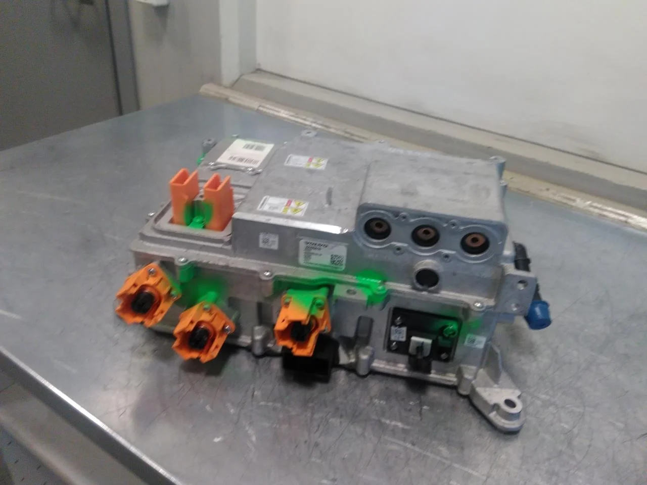 Volvo C40/RECHARGE 2021-> Inverter, 12-220V
