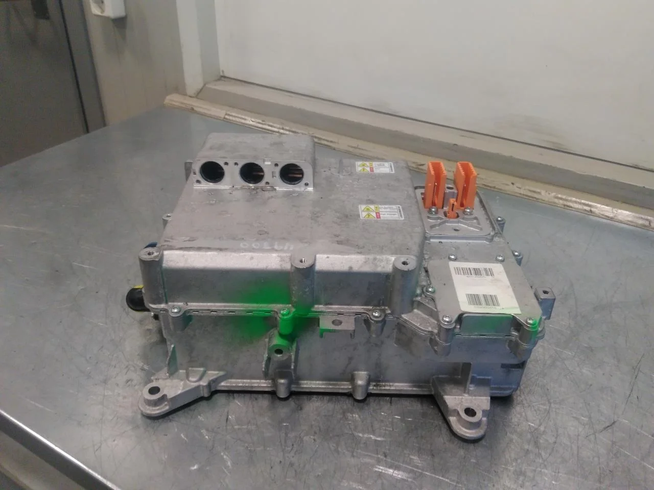 Volvo C40/RECHARGE 2021-> Invertor, 12-220V vedere 2