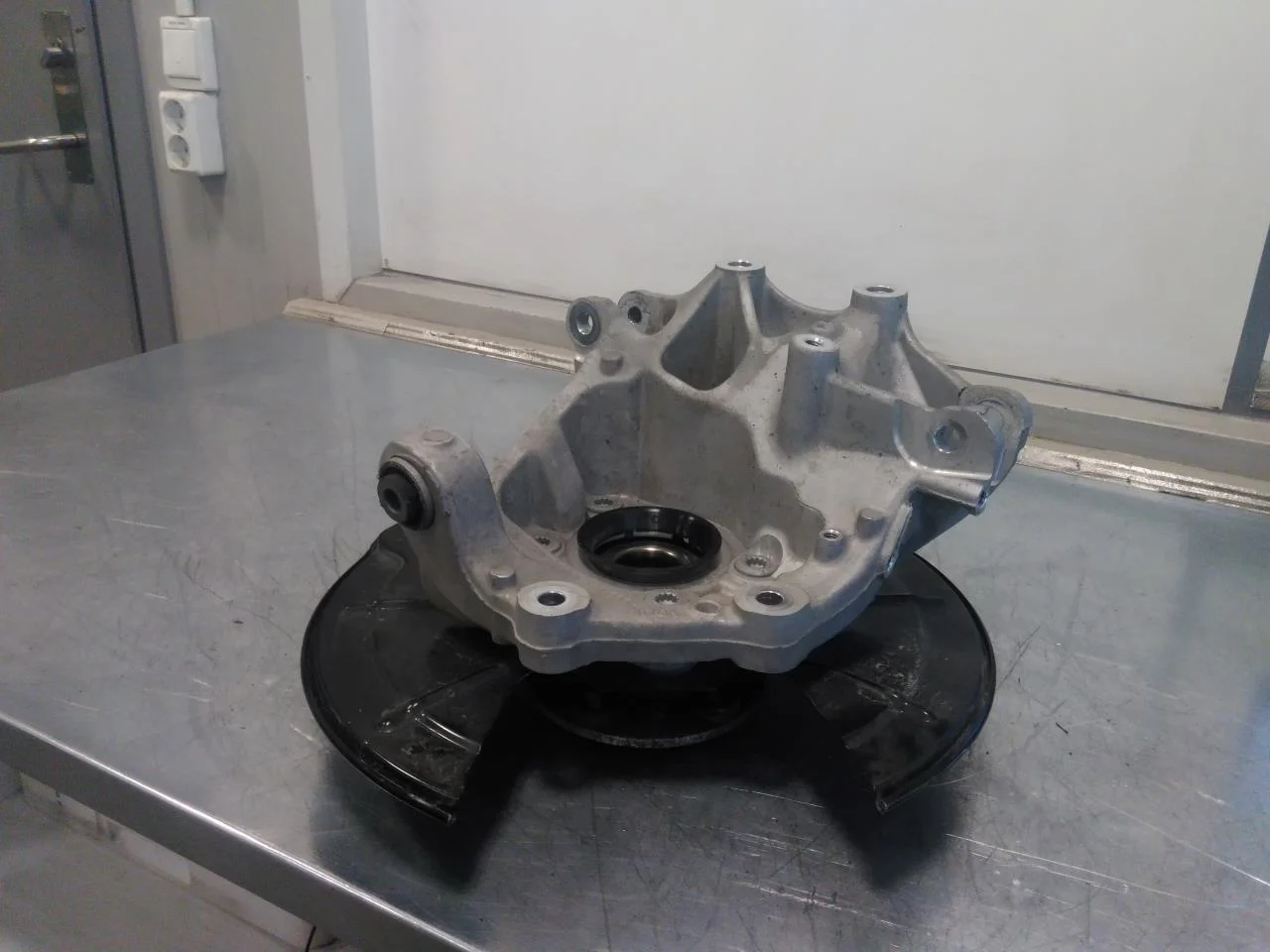 Volvo C40/RECHARGE 2021-> Stub axle carrier, right rear view 2