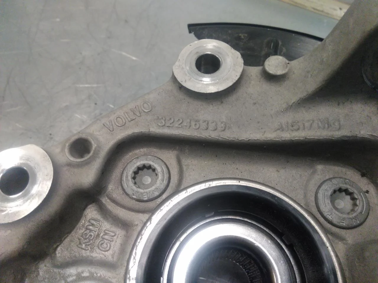Volvo C40/RECHARGE 2021-> Stub axle carrier, right rear view 3
