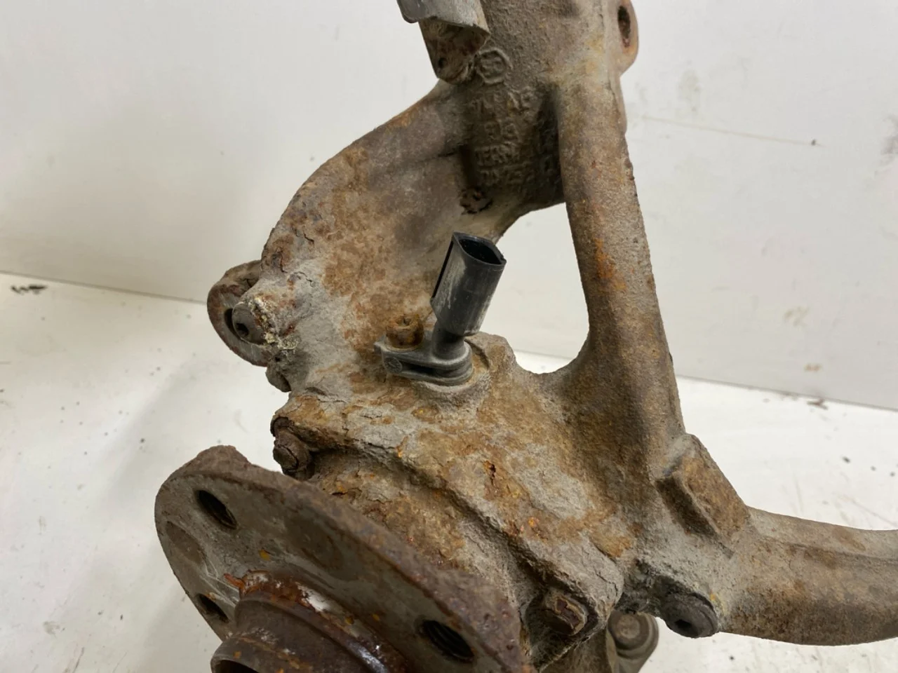 Volkswagen GOLF, E-GOLF VII 2013-20 Stub axle carrier, left front view 2