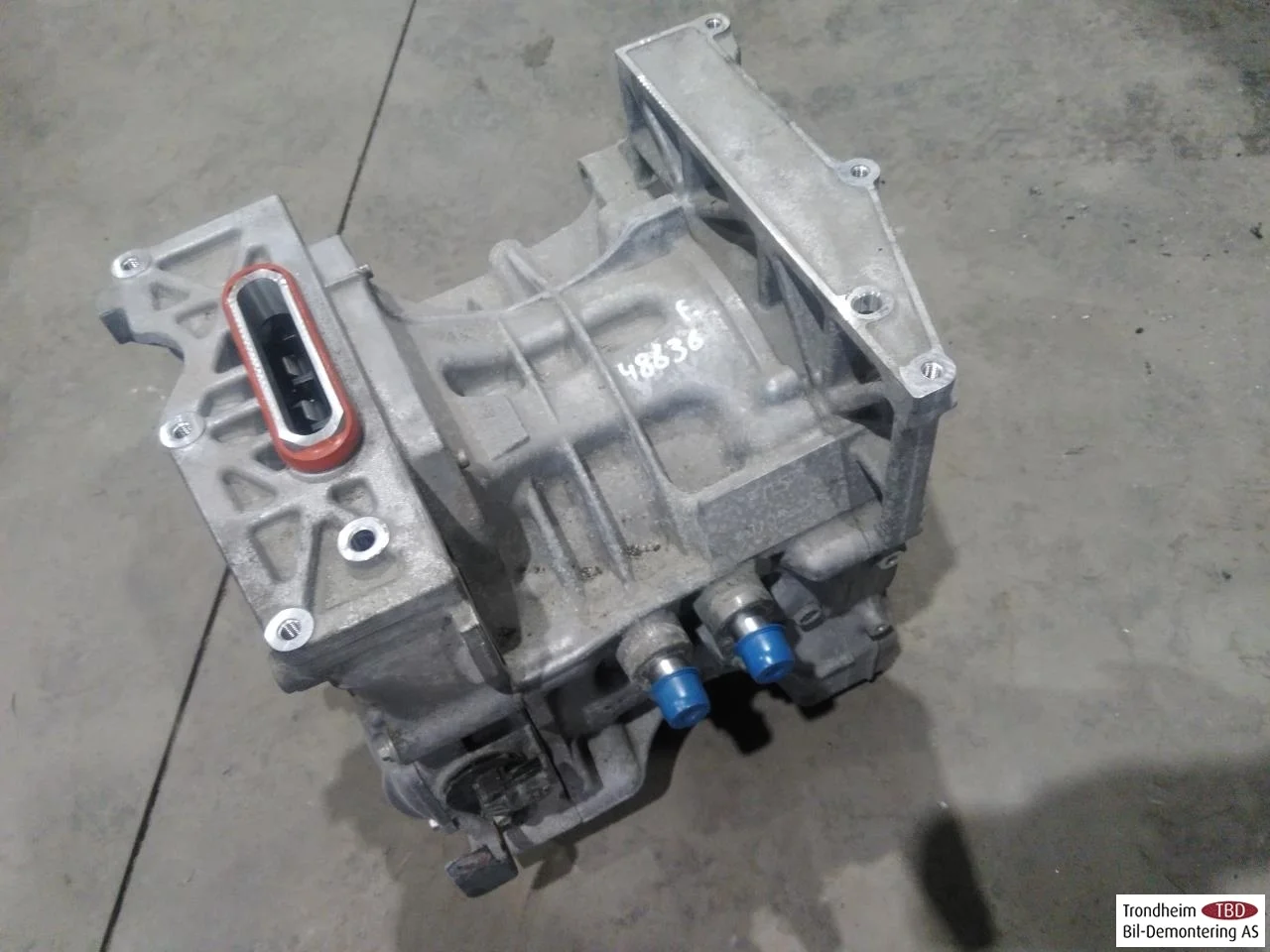 Nissan LEAF 2011-17 Front electric motor view 2