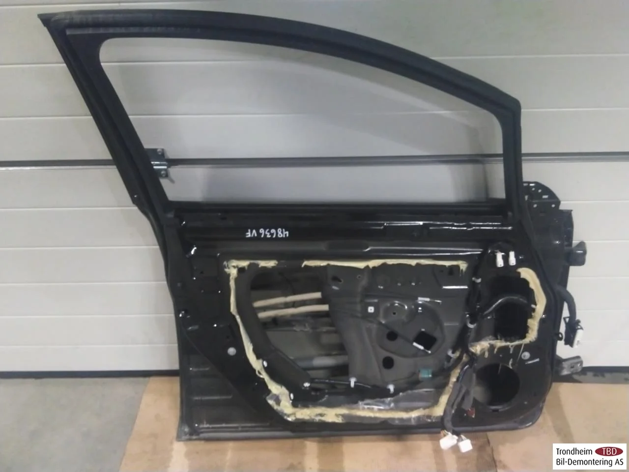 Nissan LEAF 2011-17 Ajtó, 4 ajtós, első, bal nézet 3