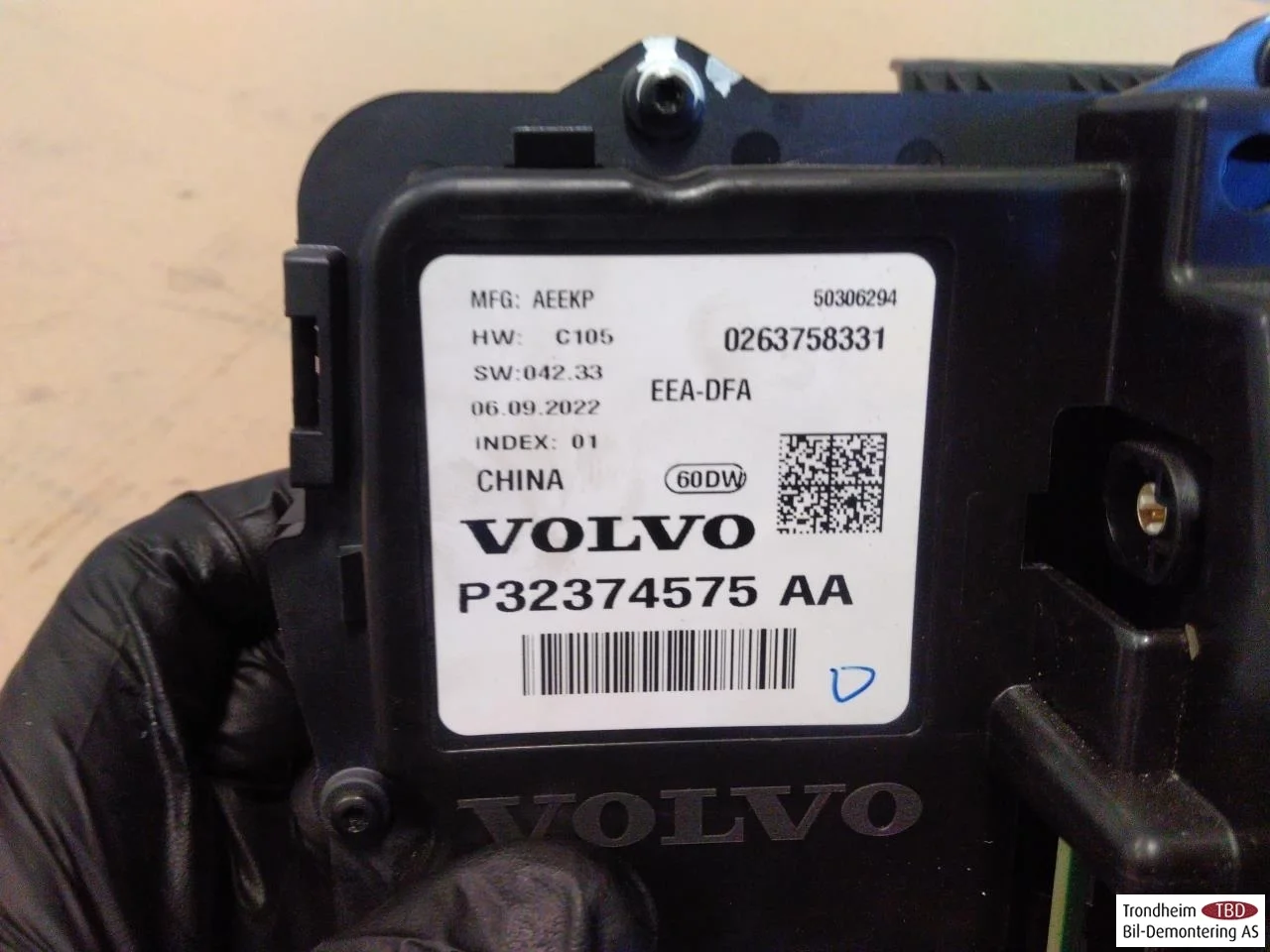 Polestar 2 2020- Instrument cluster assembly view 3