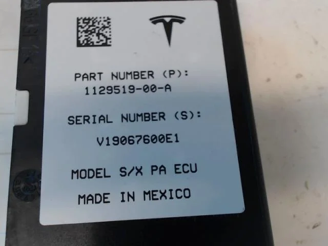 Tesla MODEL X 2016- Vezérlőegység, parkolássegéd nézet 2