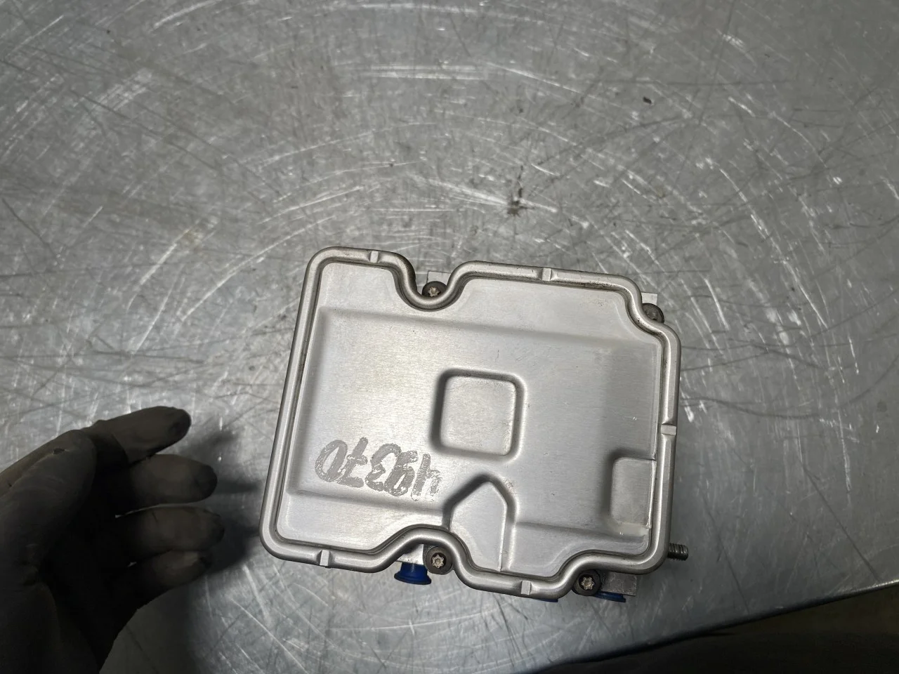Opel / Vauxhall OPEL MOKKA 21 > ABS hydraulic unit view 4