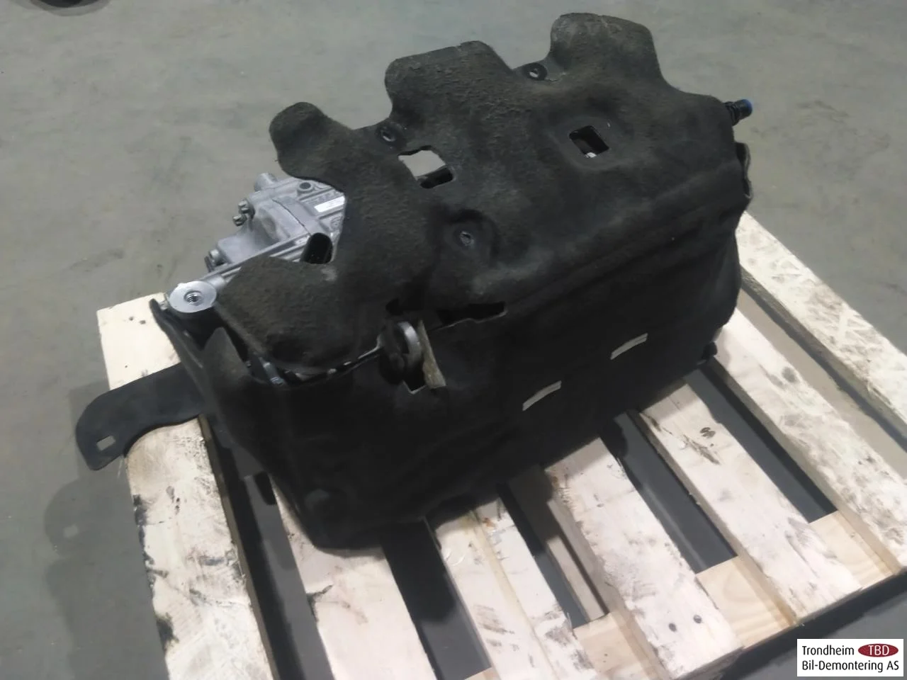 Mercedes EQA H243 2021- Rear electric motor view 2