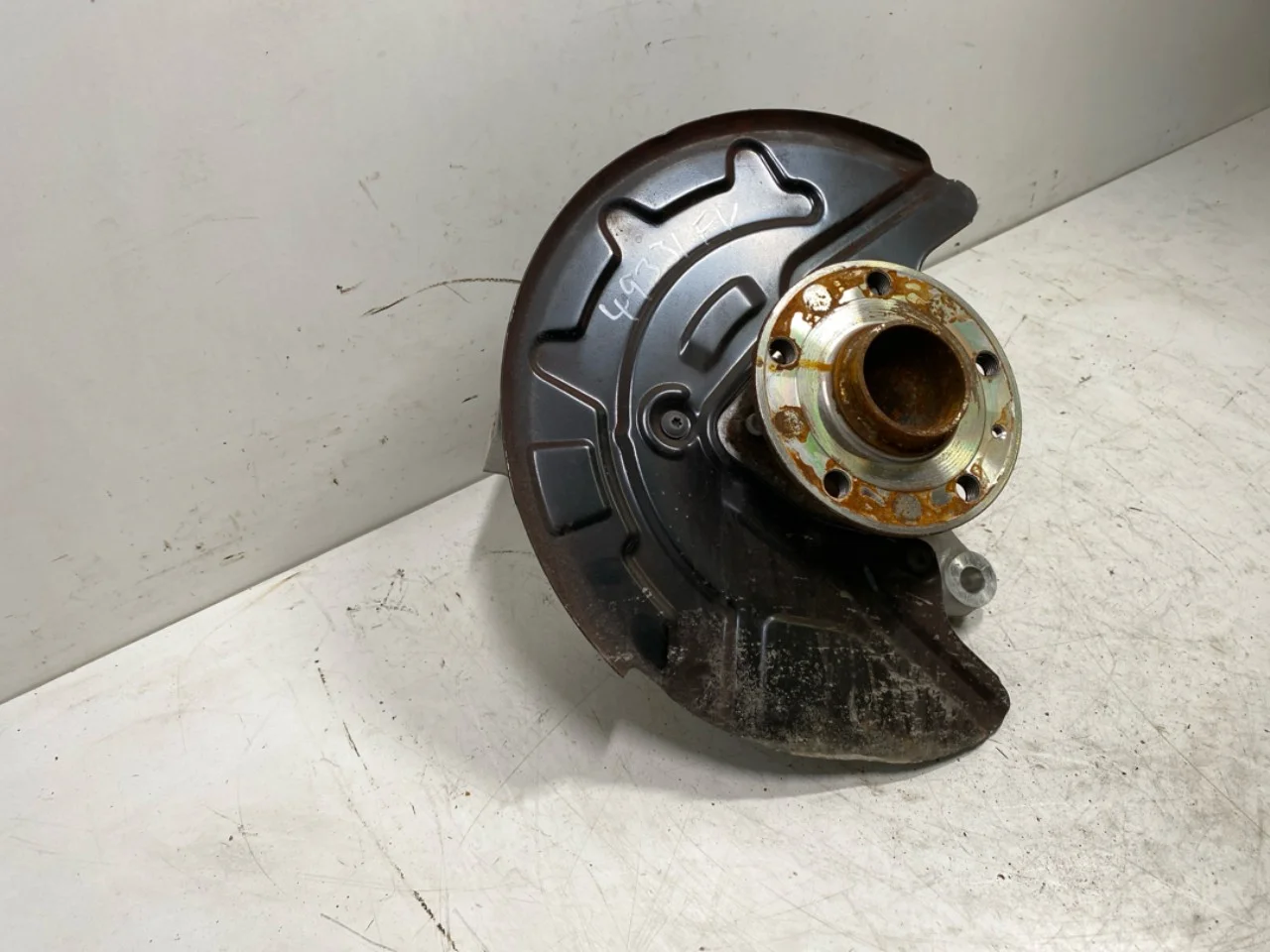 Cupra BORN 2022- Stub axle carrier, left front view 3