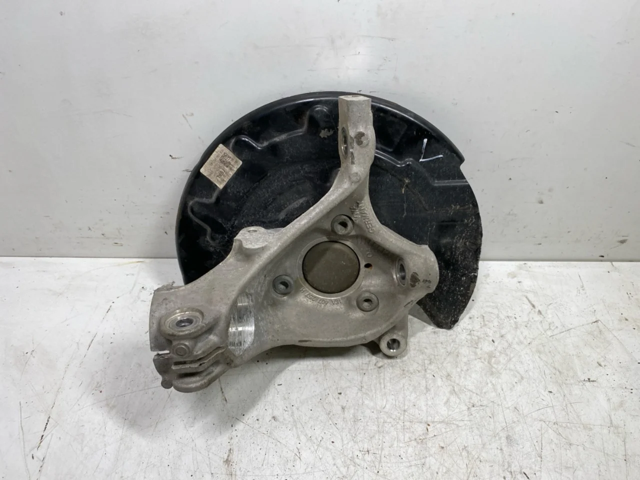 Cupra BORN 2022- Stub axle carrier, left front view 4