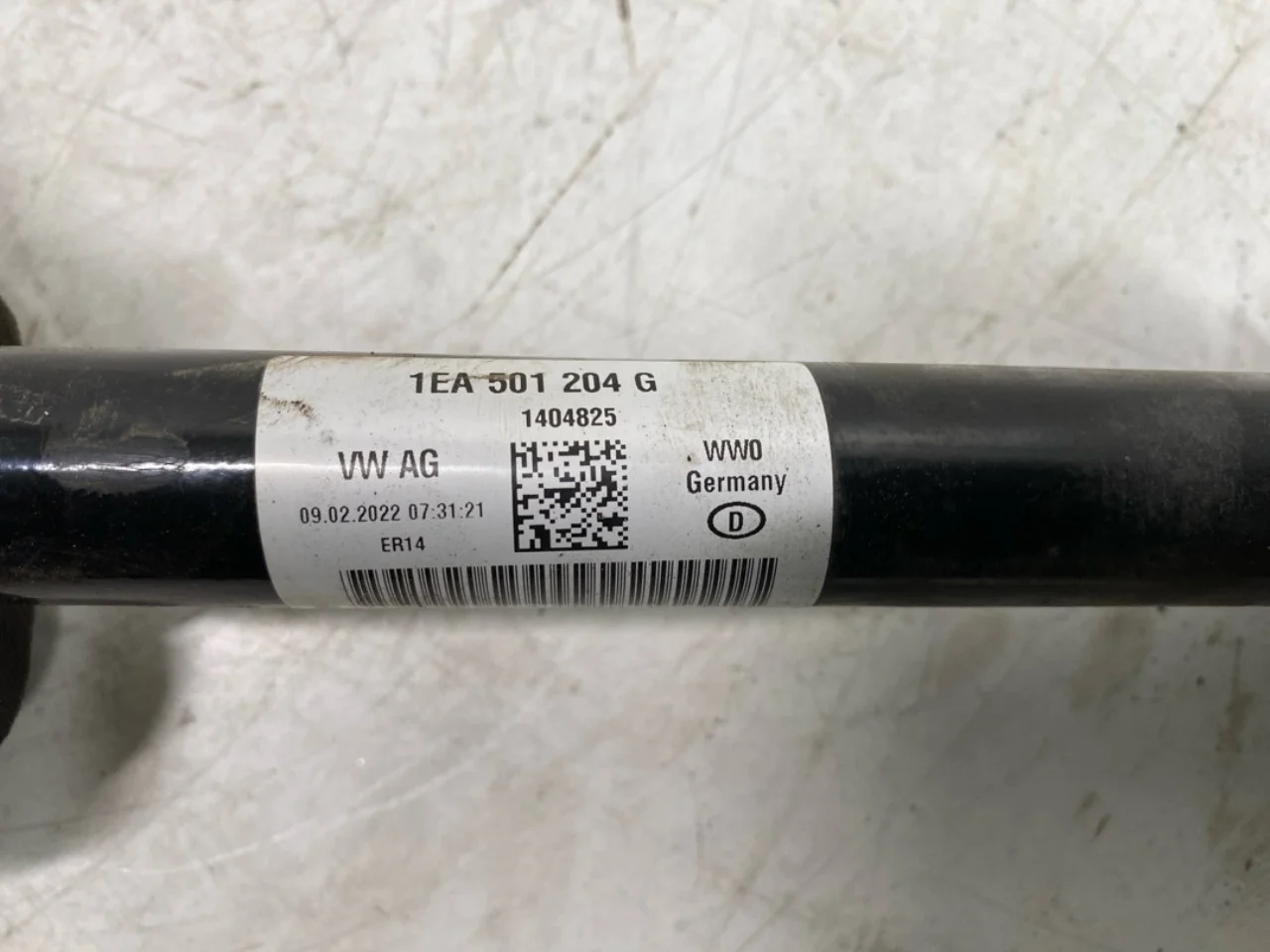Cupra BORN 2022- Rear right driveshaft view 4