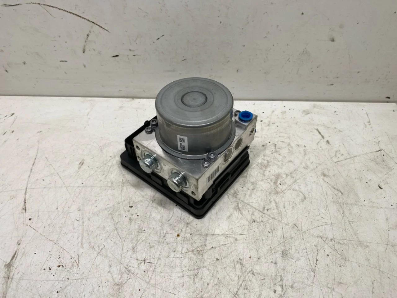 Cupra BORN 2022- ABS hydraulic unit view 2