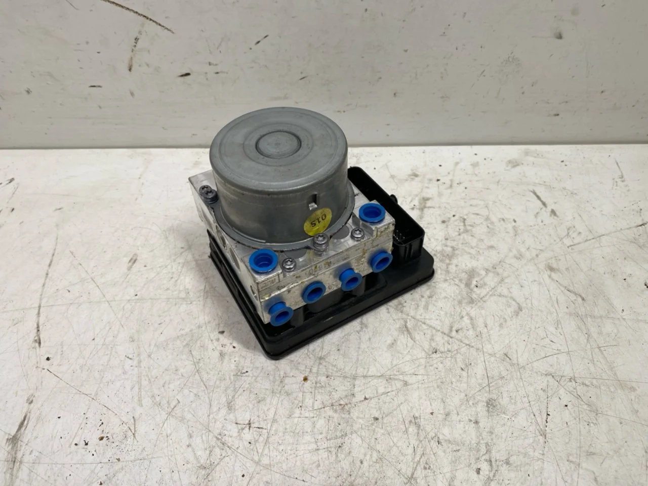 Cupra BORN 2022- ABS hydraulic unit view 3