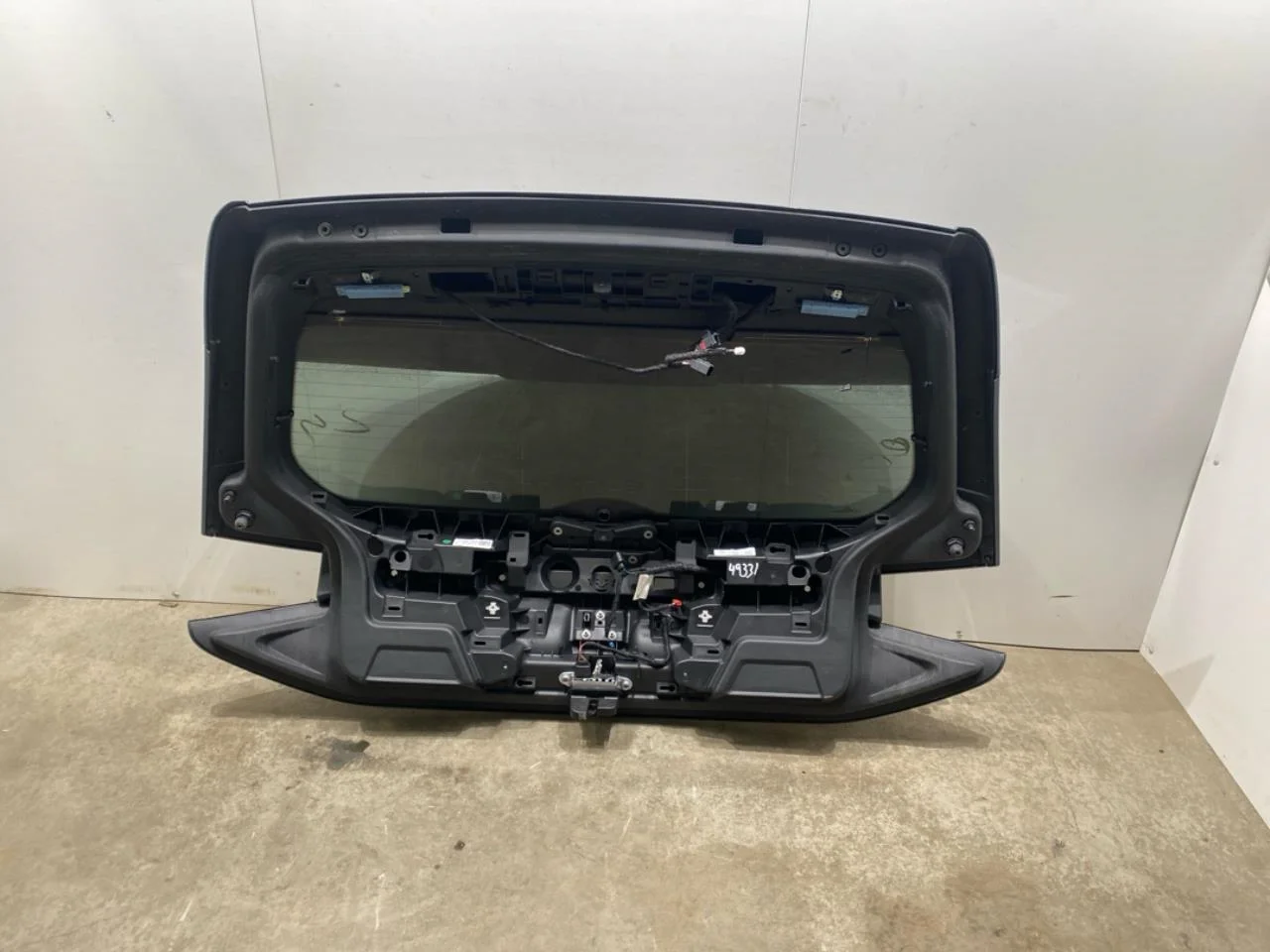 Cupra BORN 2022- Tailgate, estate view 4