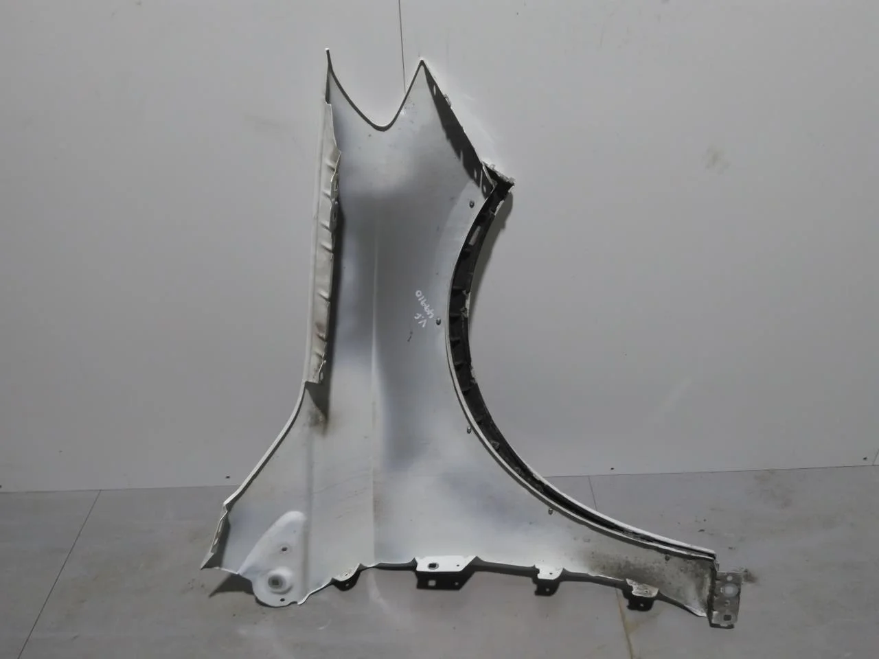 Mercedes B 180-200 W246/W242 2012-19 Sárvédő, első, bal nézet 3