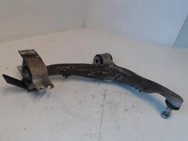 Mercedes B 180-200 W246/W242 2012-19 Lengőkar, bal első