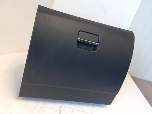 Mercedes B 180-200 W246/W242 2012-19 Glove box view 2