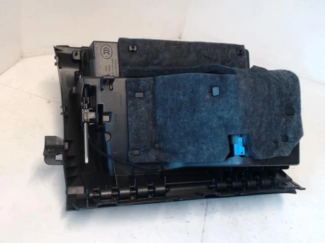 Mercedes B 180-200 W246/W242 2012-19 Glove box view 3