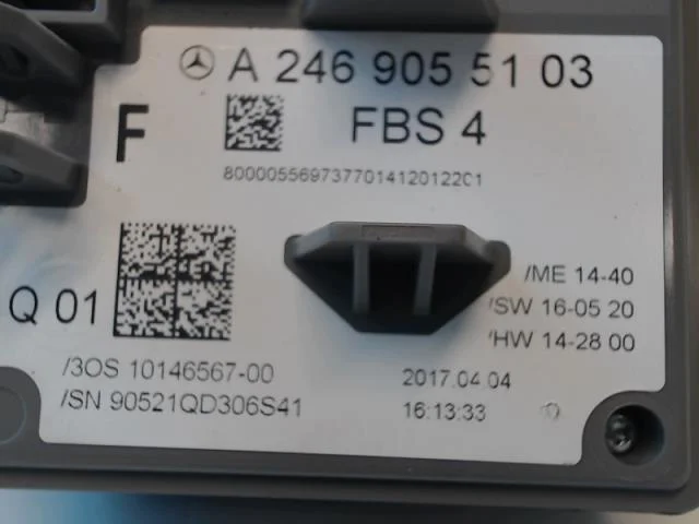 Mercedes B 180-200 W246/W242 2012-19 Indítógomb, személyautó nézet 2