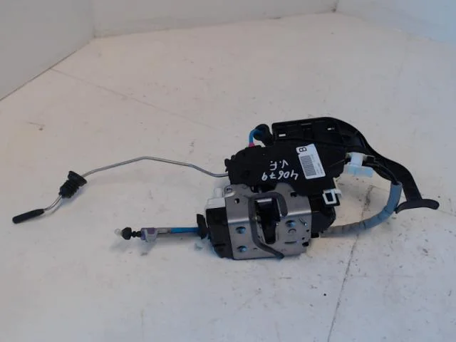 Mercedes B 180-200 W246/W242 2012-19 Door lock housing