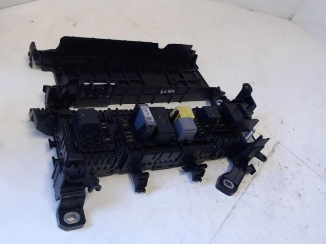 Mercedes B 180-200 W246/W242 2012-19 Fuse box / electrical center view 2